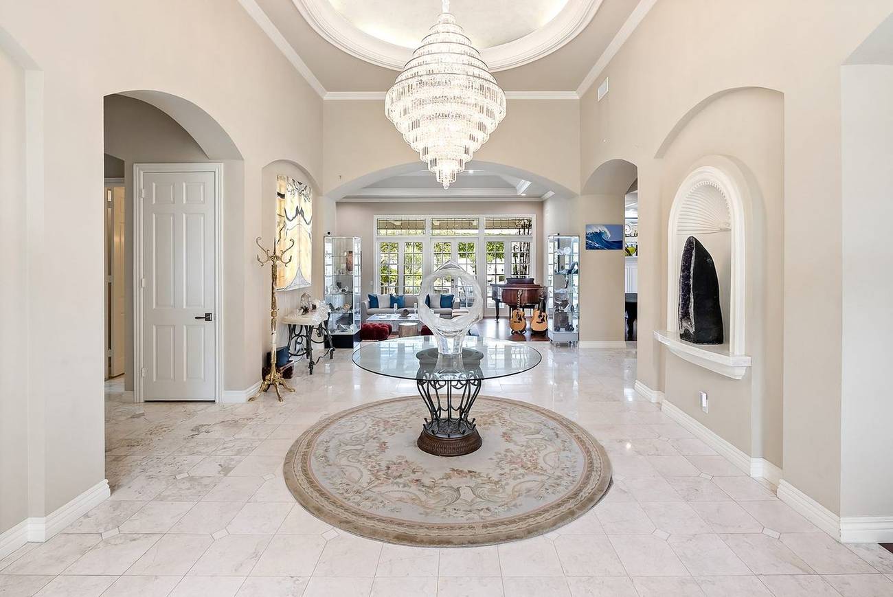 1403 Kingsboro Court — foyer toward the living room