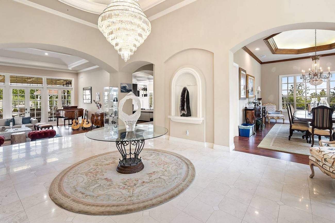 1403 Kingsboro Court — entry gallery