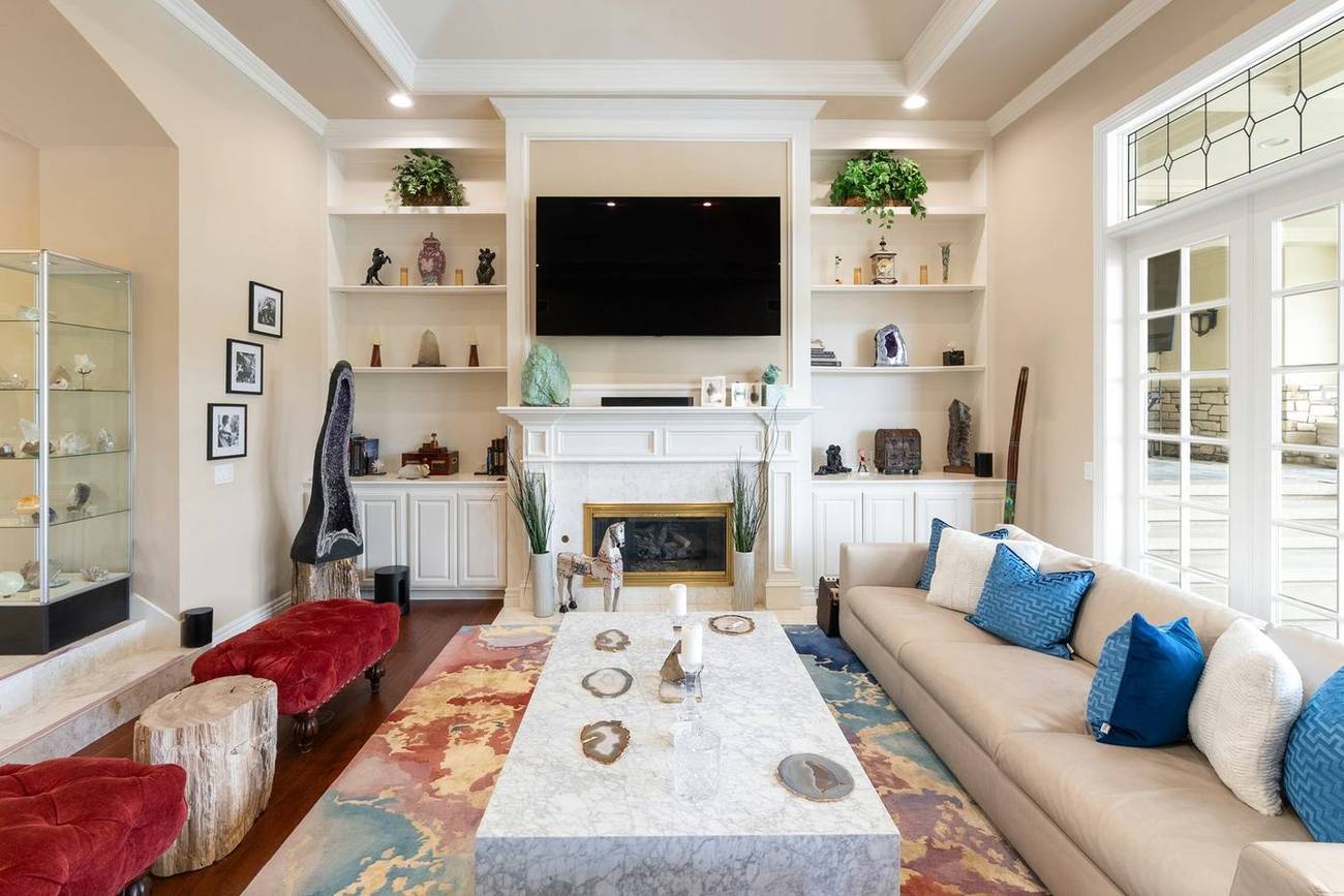 1403 Kingsboro Court — formal living room