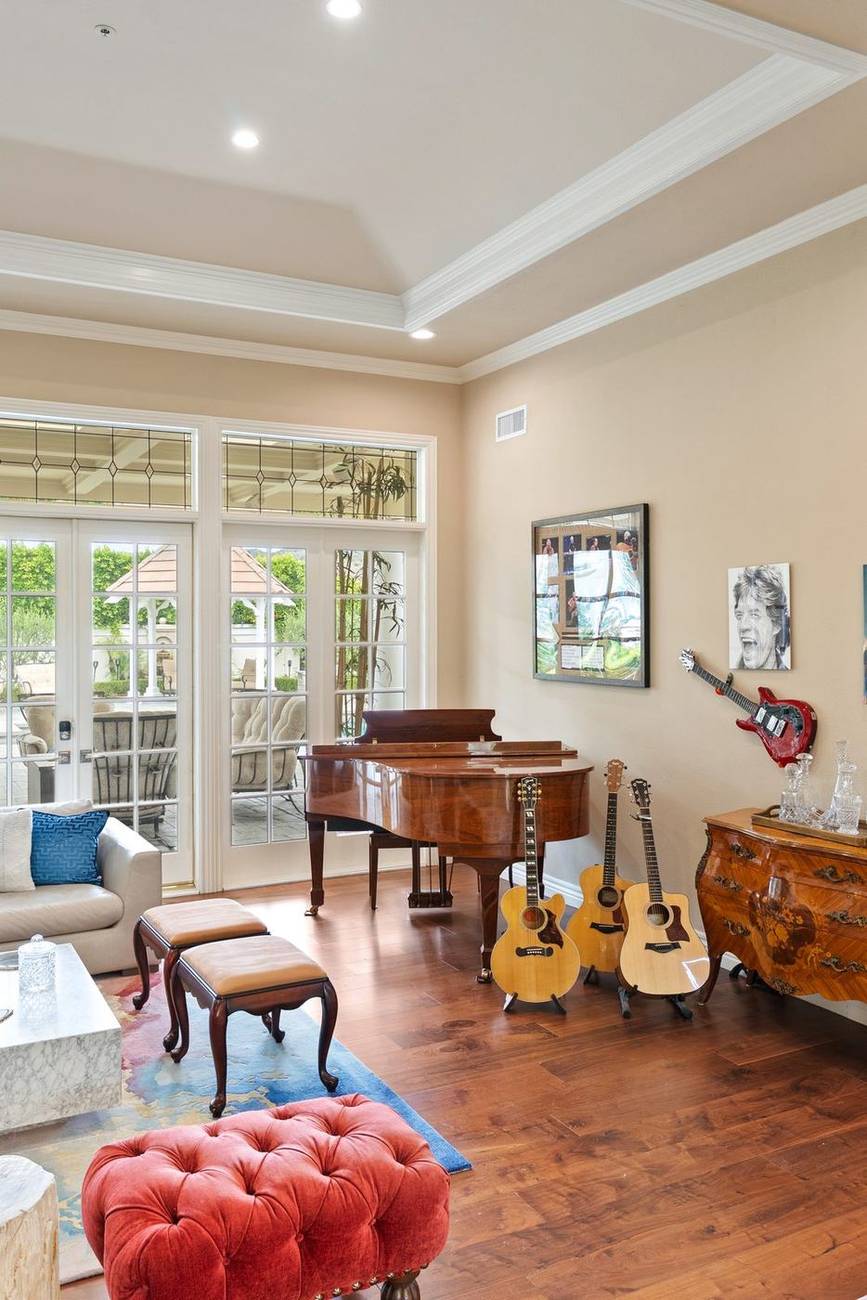 1403 Kingsboro Court — music corner