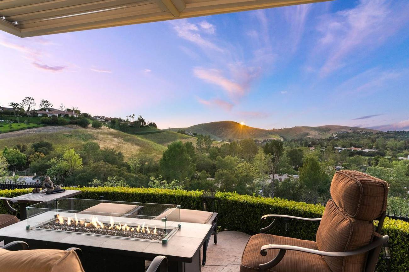 1403 Kingsboro Court — fire pit lounge over the valley