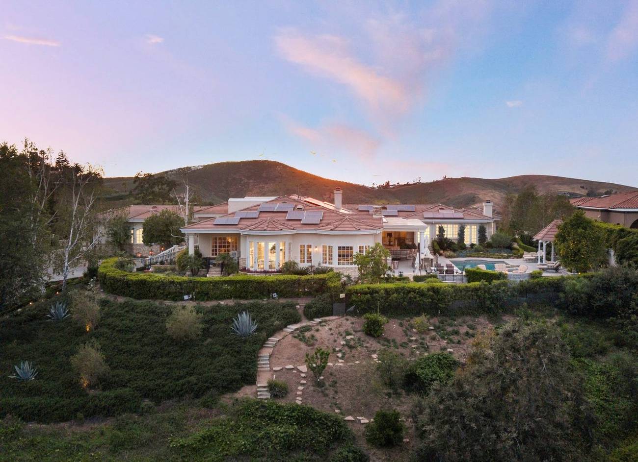 1403 Kingsboro Court — aerial at twilight on the promontory